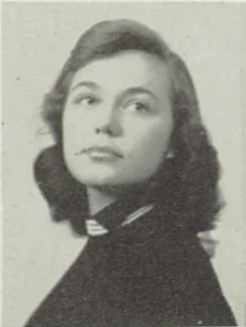 Gloria Steinem en 1951 en una foto del albúm escolar
